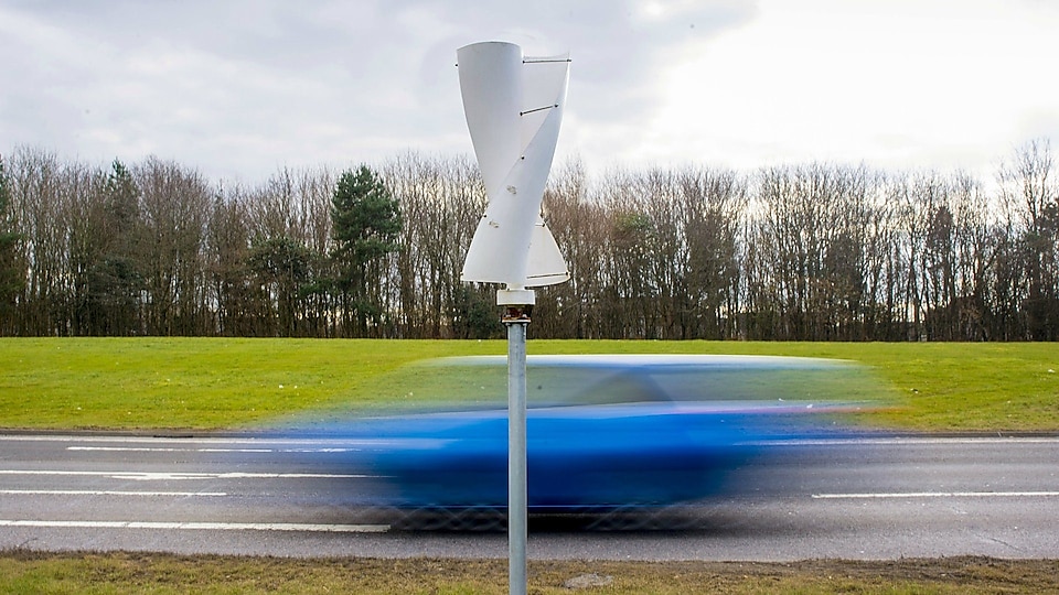 Graphic showing how the roadside wind turbines from cars captures energy.