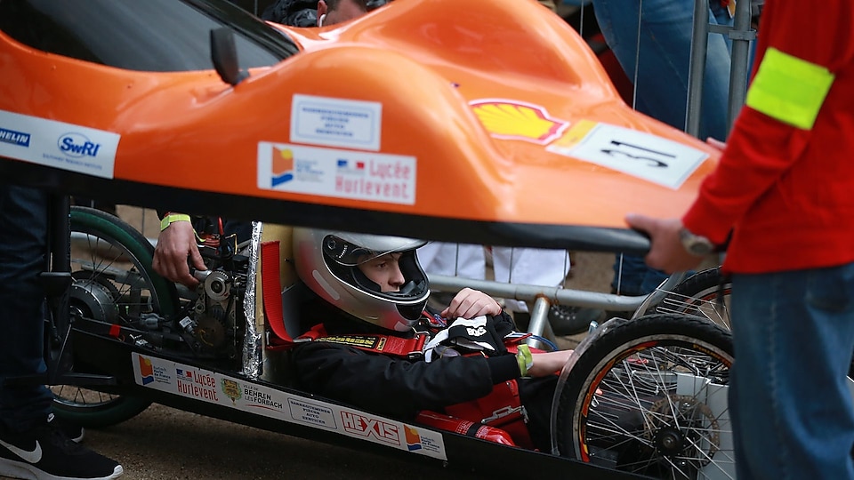 来自法国的Moselle Est车队的原型车正准备进入赛道 （2016年英国伦敦）