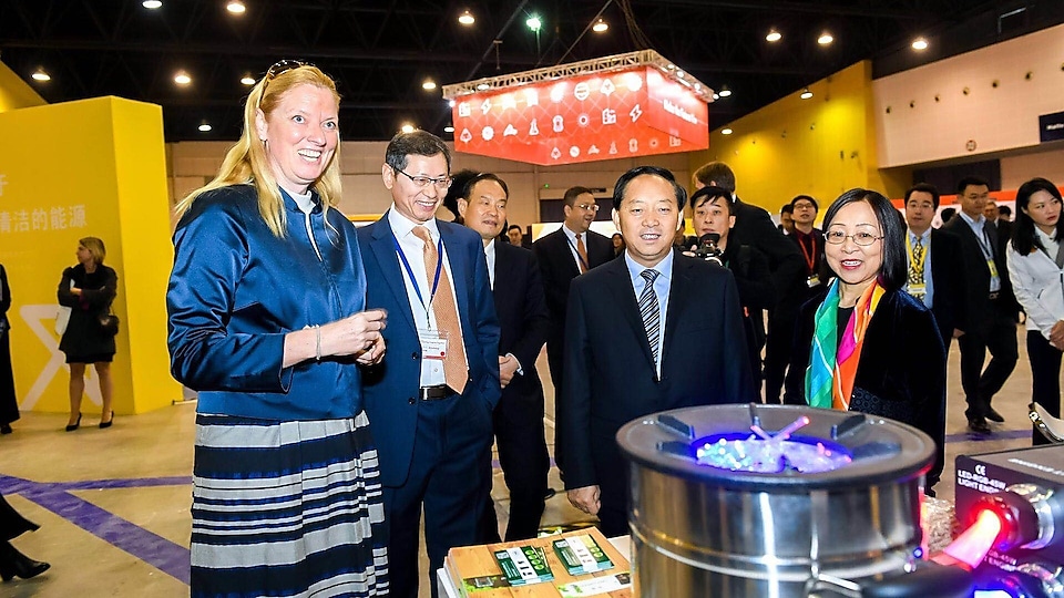 Hurunze, director of the Standing Committee of Xi ' an, visited Shell's 2018 "Shell" Dynamic Future Energy Carnival Booth