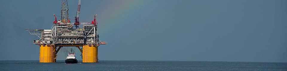 天上出现彩虹的墨西哥湾 Mars B 平台
